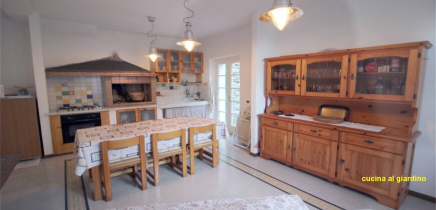 Ref. 21 CAMOGLI SMALL VILLA FOR SALE