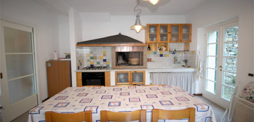 Ref. 21 CAMOGLI SMALL VILLA FOR SALE