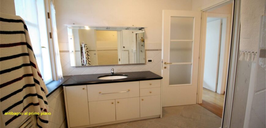 Ref. 21 CAMOGLI SMALL VILLA FOR SALE