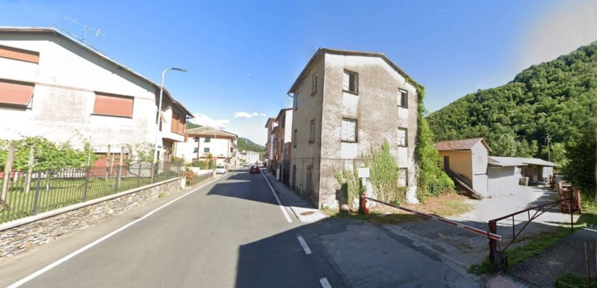 Ref. 51 CICAGNA SEMI-DETACHED House Ref. 51 CICAGNA SEMI-DETACHED House