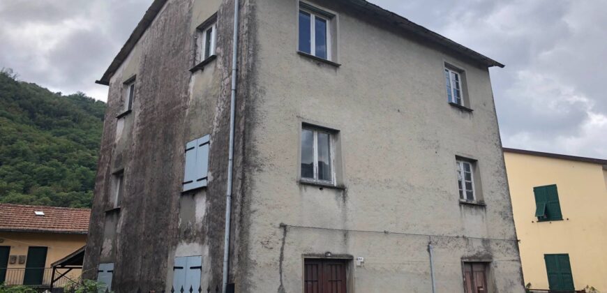 Ref. 51 CICAGNA SEMI-DETACHED House Ref. 51 CICAGNA SEMI-DETACHED House